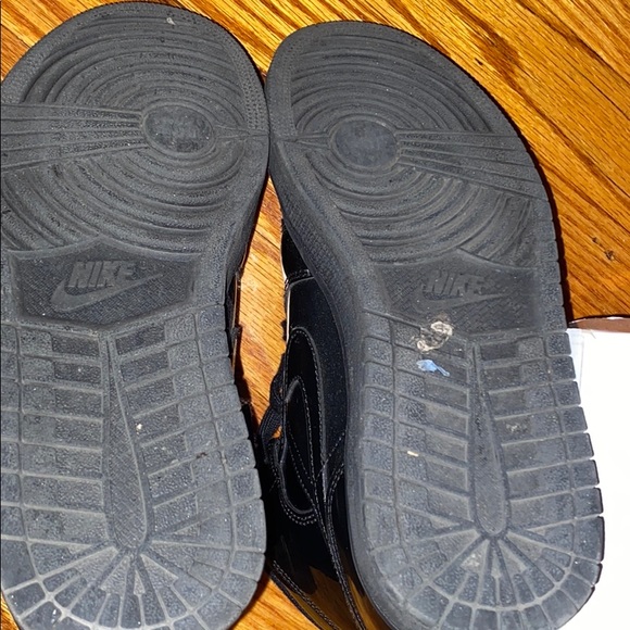 Air Jordan 1 Mid 
“Black Patent Leather” - Picture 5 of 6
